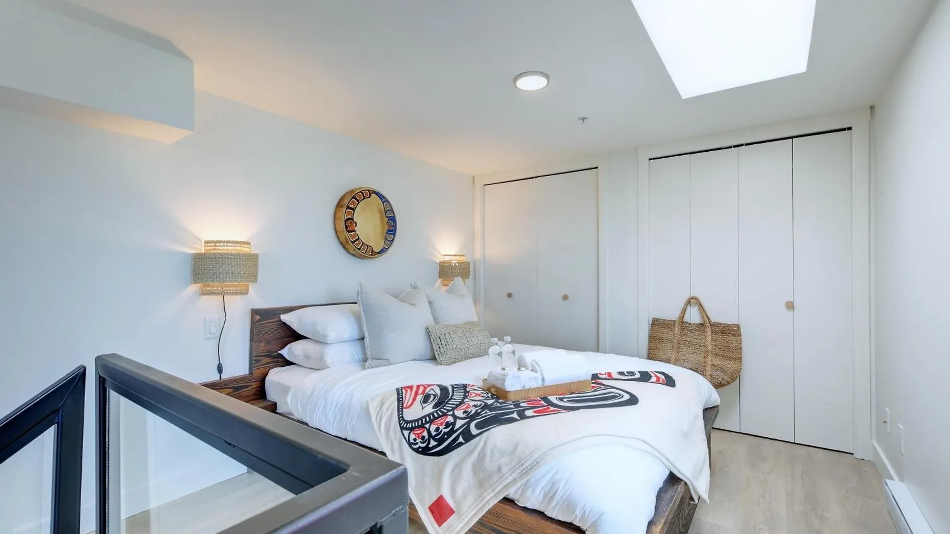 West Coast Loft With Rooftop Patio + Harbour View Victoria